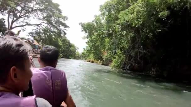 Tourists Inflatable Boat Floating Water River Flow Kaeng Krachan Dam — Stock Video