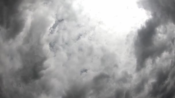 Zeitraffer Bewegung Schwarzer Regenwolken Die Sich Rasch Über Den Himmel — Stockvideo