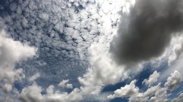 Time Lapse Mouvement Nuages Blancs Déplacent Rapidement Sur Beau Ciel — Video