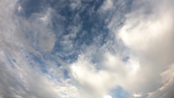 Tijdsverloop Beweging Van Reflectie Van Zon Wolken Bewegen Snel Aan — Stockvideo