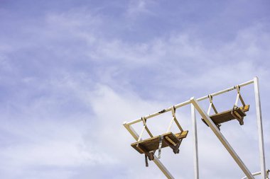 Ahşap dönme dolap ve Windtime Khao kho, Tayland: Phetchabun, parlak mavi gökyüzü.