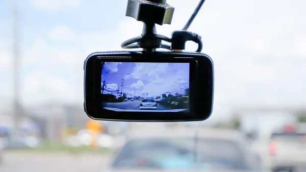 Camera Voorkant Van Een Auto Achtergrond Auto Weg Wolken Lucht — Stockfoto