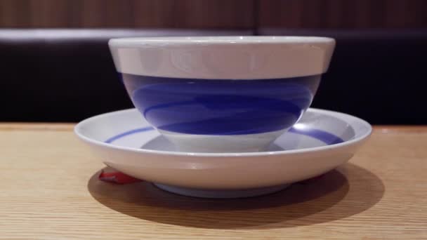 White smoke floating from the broth in a white cup on the table. — Stock Video