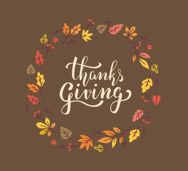 濃い茶色の背景に秋の葉の花輪と感謝祭手書きのレタリングデザイン ベクターイラスト — ストックベクタ