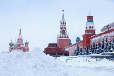 Sonra büyük kış kar yağışı Moskova Kızıl Meydan Katedrali, Saint Basil mübarek ve Lenin'in Mozolesi