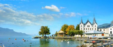 Cenevre Gölü ve dolgu ile quay Vevey içinde manzarayı. Vaud Kantonu, İsviçre 
