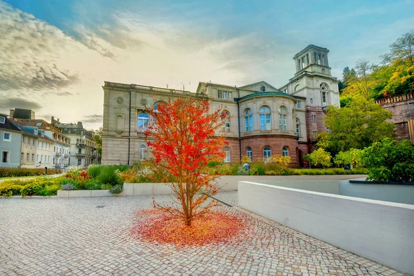 Cityscape Com Árvores Coloridas Edifícios Friedrichsbad Com Banhos Termais Famosa — Fotografia de Stock