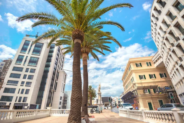 Straatmening Met Monument Van Grote Oorlog Gibraltar Europa — Stockfoto