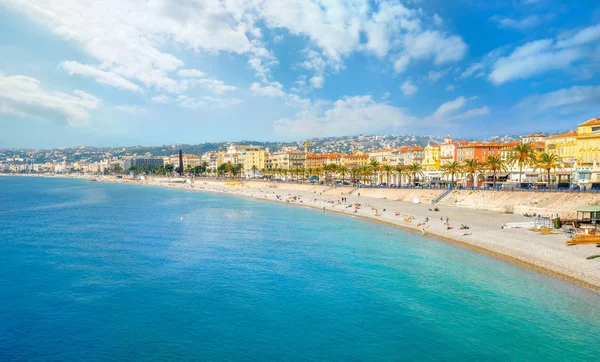 ビーチやニースの海岸沿いのパノラマ風景 フランス コートダジュール — ストック写真