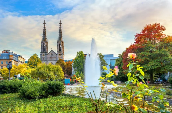 Damm Och Fontän Augustaplatz Med Utsikt Över Katedralen Baden Baden — Stockfoto