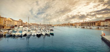Bağlantı noktası Marsilya'demirleyen waterfront ile yat ve tekne, panoramik manzaralı. Fransa