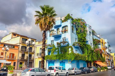 Cityscape Taormina yakınındaki Giardini Naxos adlı güzel bir ev. Sicilya, İtalya