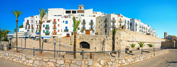 Panoramiczny Pejzaż Domów Mieszkalnych Mur Obronny Starego Miasta Peñíscola Prowincja — Zdjęcie stockowe