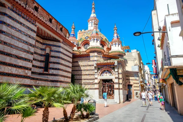 Lloret Mar Spain May 2015 Parish Church Sant Roma Pedestrian — Stock Photo, Image