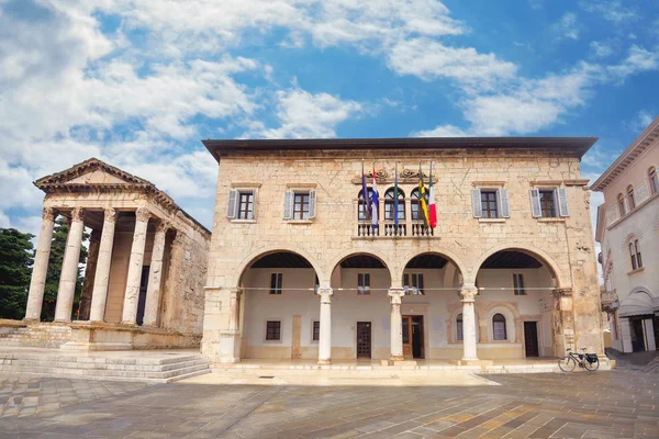 Antico Tempio Romano Augusto Palazzo Comunale Municipio Pola Istria Croazia — Foto Stock