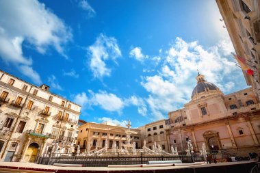 Palermo Piazza Pretoria üzerinde Ünlü Çeşme Pretoria. Sicilya,