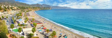 Nerja sahili. Malaga eyaleti, Costa del Sol, Endülüs, İspanya