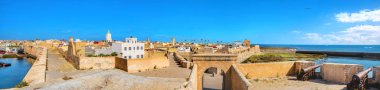 Essaouira 'daki antik kale ve Medine' nin geniş panoramik manzarası.