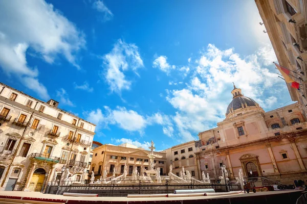 Der berühmte Brunnen pretoria auf der Piazza pretoria in Palermo. Sizilien, — Stockfoto