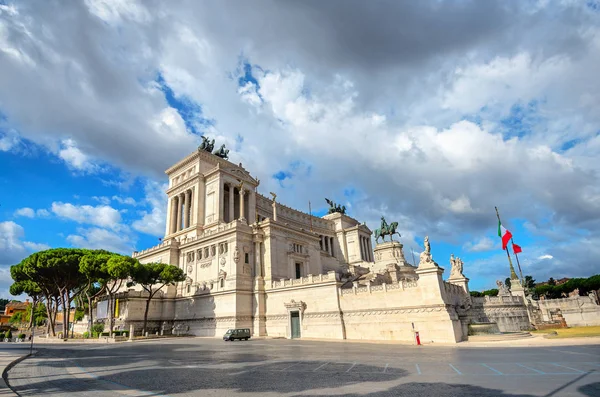 Nationaal monument van Victor Emmanuel II in Rome. Italië. — Stockfoto