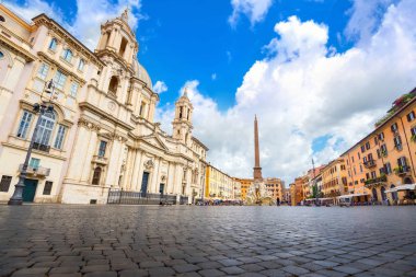 Roma'da Piazza Navona ve Sant Agnese kilisesi. İtalya 