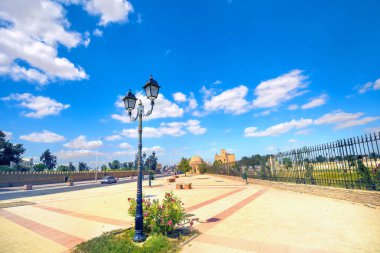 Ağlabid Havzaları boyunca renkli sokak ve yol ile Peyzaj. Kahraman