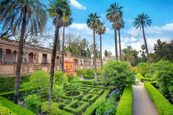 Nádvoří královského Alcazarského paláce v Seville Andalusie, Španělsko — Stock fotografie