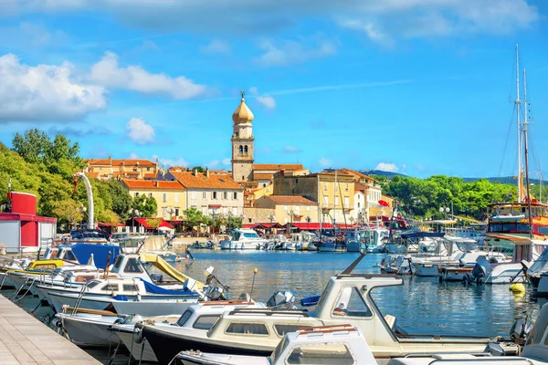 Histórico casco antiguo Krk. Isla Krk, bahía de Kvarner, Croacia —  Fotos de Stock