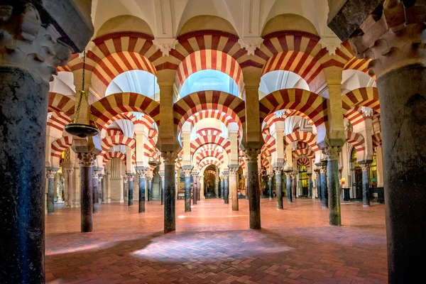 Interior of famous cathedral La Mezquita in Cordoba. Andalusia, — Stock Photo, Image