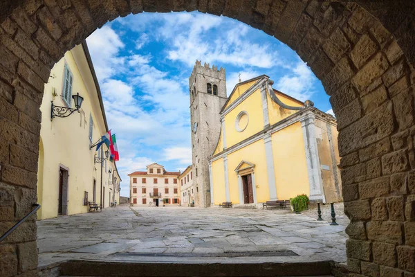 Igreja paroquial de Santo Estêvão em Motovun. Ístria, Croácia — Fotografia de Stock