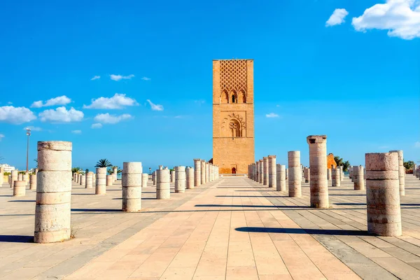 Hassan torony a minaret egy hiányos mecset Rabat, Moroc — Stock Fotó