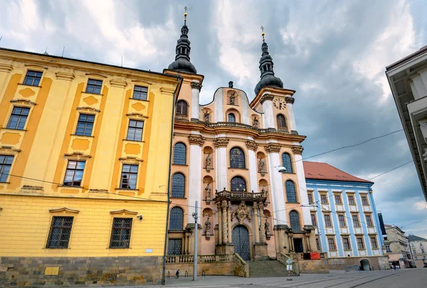 Kościół Matki Bożej Śnieżnej (Kostel Panny Marii Snezne) w Ołomuńcu. — Zdjęcie stockowe