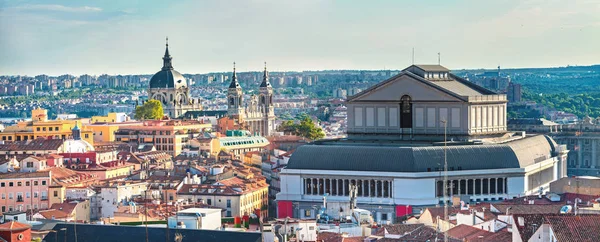 Panoramatický panoramatický panoramatický výhled na centrum města za soumraku. Madrid, Lázně — Stock fotografie