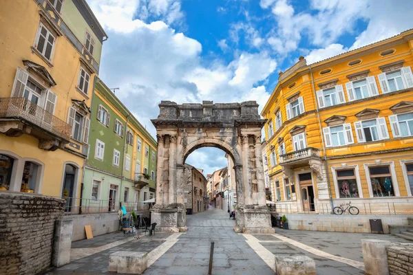 Romeinse triomfboog (Boog van de Sergii) in Pula. Kroatië — Stockfoto