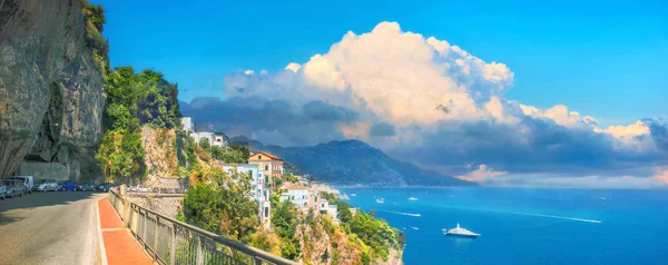 Amalfi coastline and coastal road. Neapolitan Riviera, Campania — Stock Photo, Image