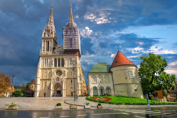Διάσημος Καθεδρικός Ναός Της Παναγίας Στο Ζάγκρεμπ Ζάγκρεμπ Κροατία — Φωτογραφία Αρχείου