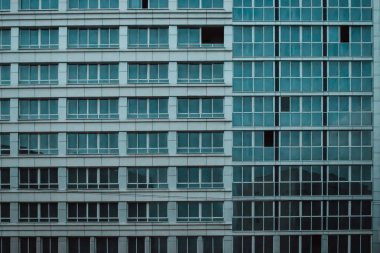 Pencereleri çok modern bir evin duvar dokusu