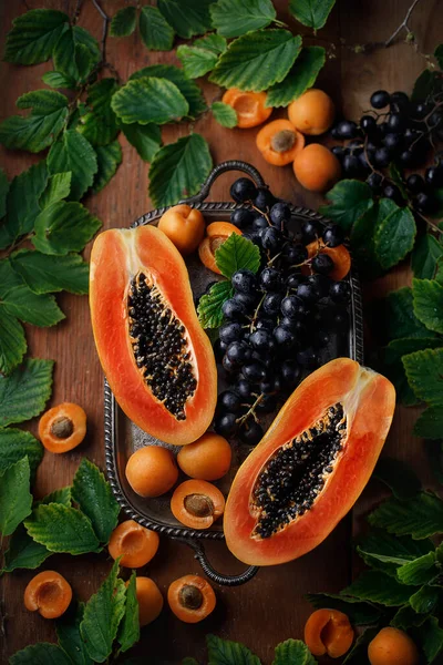 Olgun meyvelerle dolu bir hayat