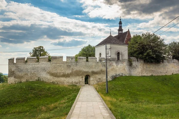 Savunma Duvarının Kilisede Szydlow Swietokrzyskie Polonya — Stok fotoğraf