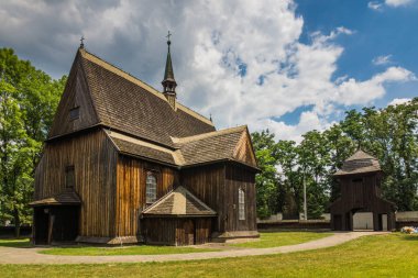 Ahşap church yanında manastır manastırda Mogila bölgesinde Cracow, Malopolska, Polonya