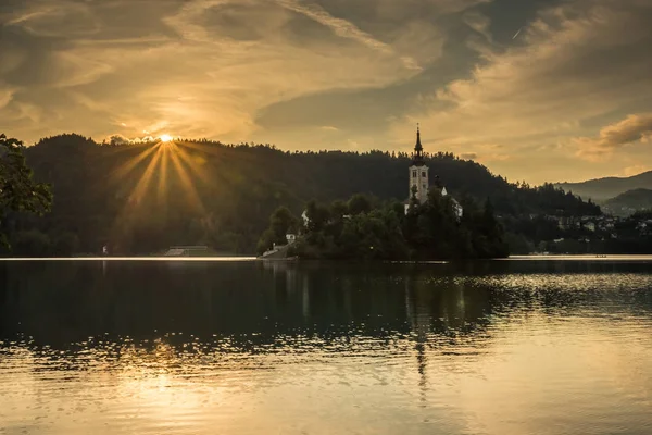 Coucher Soleil Sur Église Sur Île Sur Lac Bled Slovénie — Photo