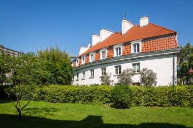 Henkla square, Zoliborz bölgesinde, Varşova, Polonya yakınındaki eski bina