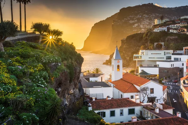 Camara de Lobos, Madeira, Portekiz kilisede üzerinden günbatımı