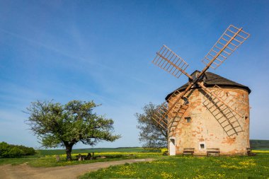 South Moravia, Çek Cumhuriyeti Kunkovice köyde eski yel değirmeni