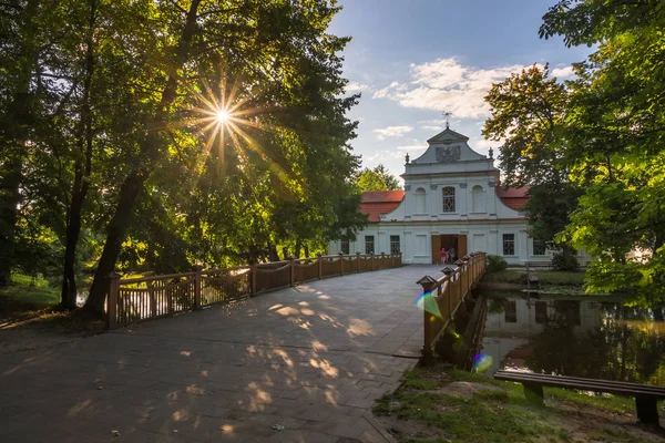 ズヴィエジニェツ Roztocze ポーランド ルブリン県に島の教会 — ストック写真