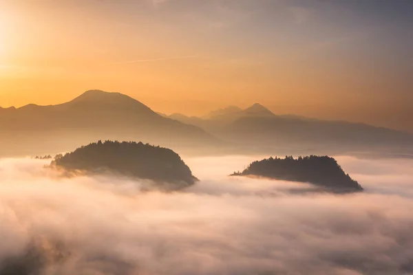 Lever Soleil Sur Les Alpes Matin Brumeux Bled Slovénie — Photo