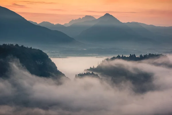 Восход Солнца Над Альпами Туманное Утро Бледе Словения — стоковое фото