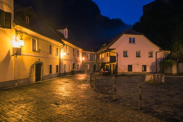 Kamnik, Slovenya eski şehirde gece görünümü