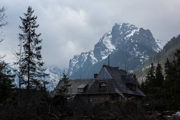 Morskie Oko Tatrzanski 国家公园的小径上的木屋 Karpaty — 图库照片