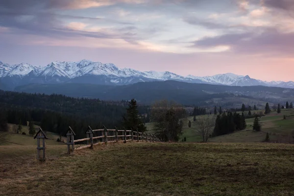 Lapszanka, Polonya Tatra Dağları üzerinden günbatımı